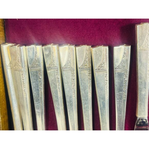 Oneida Nobility Caprice Silverplate Flatware Set 93 Pieces - Picture 4 of 11